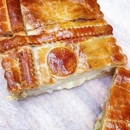 Photo of Blossom Fine Foods Chicken, Bacon, Camembert and Mushroom Pies 900g